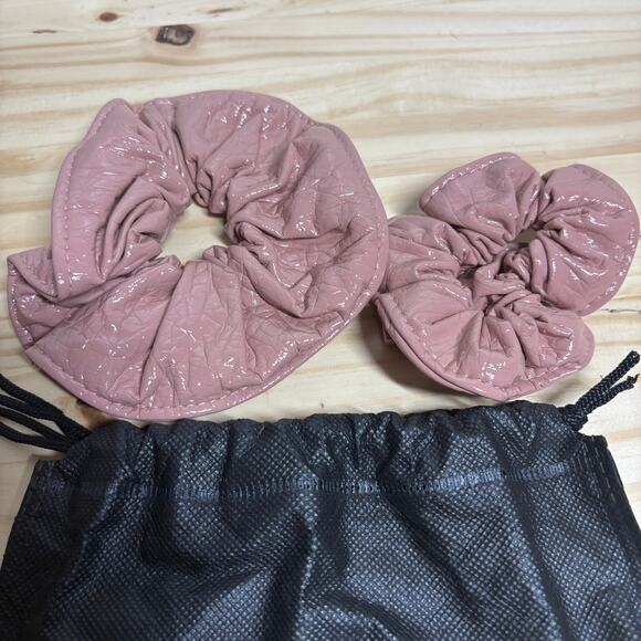 Kitsch X Justine Marjan 2 Pc Set Womens Plain Patent Hair Scrunchie Set Blush - Picture 3 of 5